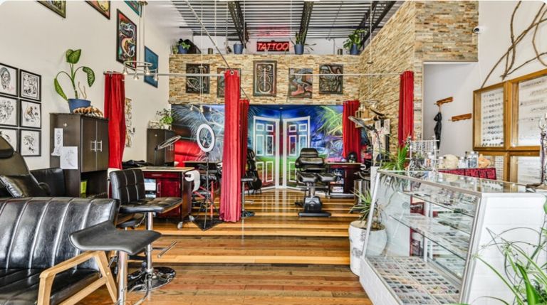 Studio de tatouage et perçage avec bijouterie