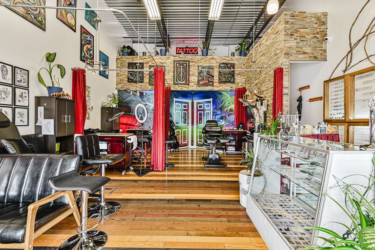 Studio de tatouage, perçage et bijouterie