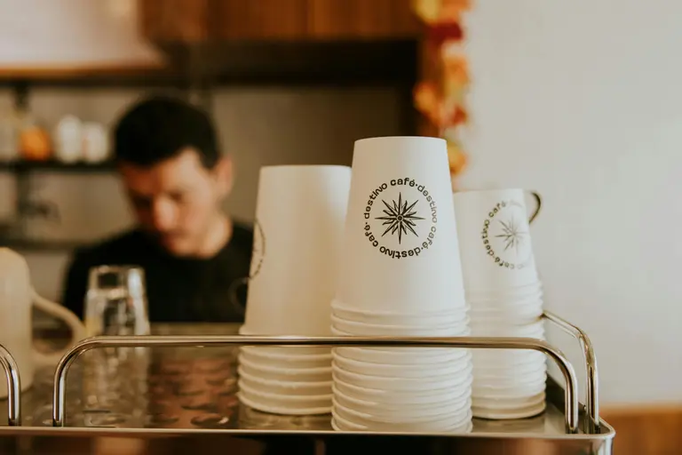 Comptoir Café / Caviste bien implanté à Montréal