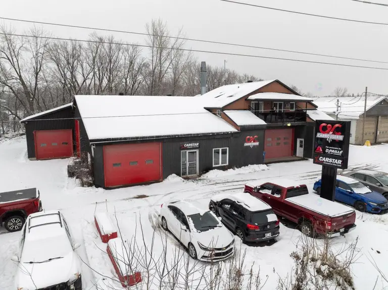 Garage de carrosserie et peinture avec bâtisse Lanaudière