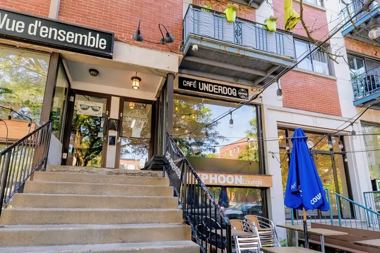 Café dans le village Monkland