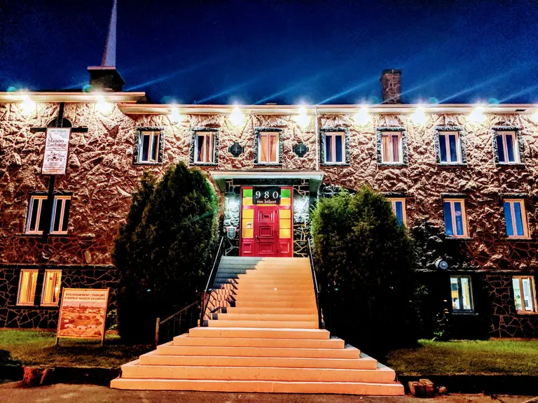 FAITES UNE OFFRE!!  Auberge à fort potentiel tout près du Lac Saint-Jean