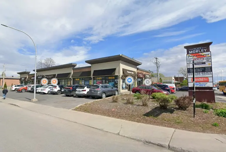 Centre d'achats à vendre à Greenfield Park (Montérégie)