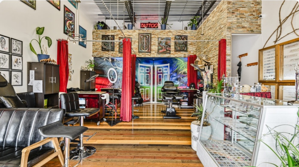 Studio de tatouage et perçage avec bijouterie
